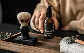 Beard Growth Serum by Skinroller är vår storsäljare sedan 2019. Ett serum framtaget för att främja hårväxt i ansiktet. Kombinera med Beard Roller!